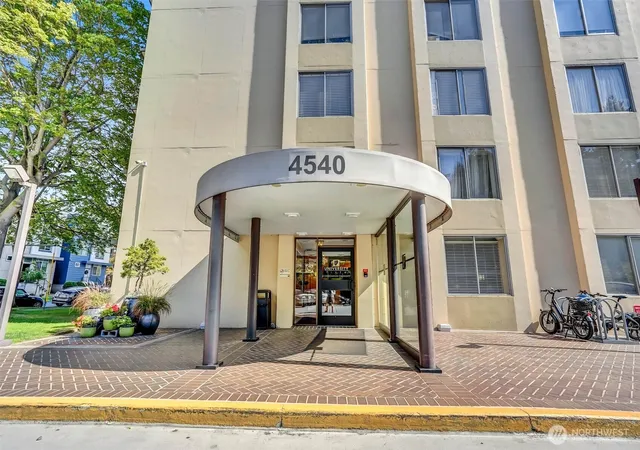 Condo for sale at 4540 8th Avenue NE #1403, Seattle, WA 98105 | MLS# NWM2588918