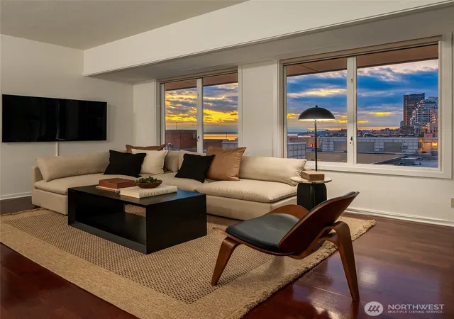 Photo 3 of Condo for sale at 98 Union St #810, Seattle, WA 98101 | MLS# NWM2588919 | Listing updated on 2026-10-01