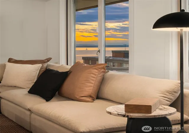 Photo 4 of Condo for sale at 98 Union St #810, Seattle, WA 98101 | MLS# NWM2588919 | Listing updated on 2026-10-01
