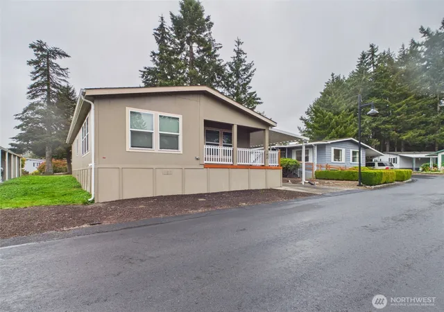Photo 2 of Manufactured home for sale at 620 112th Street Se #193, Everett, WA 98208 | MLS# NWM2588922 | Listing updated on 2026-10-02