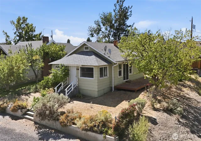 Photo 1 of Single family home for sale at 27 Evergreen St S, Soap Lake, WA 98851 | MLS# NWM2588926 | Listing updated on 2026-09-30