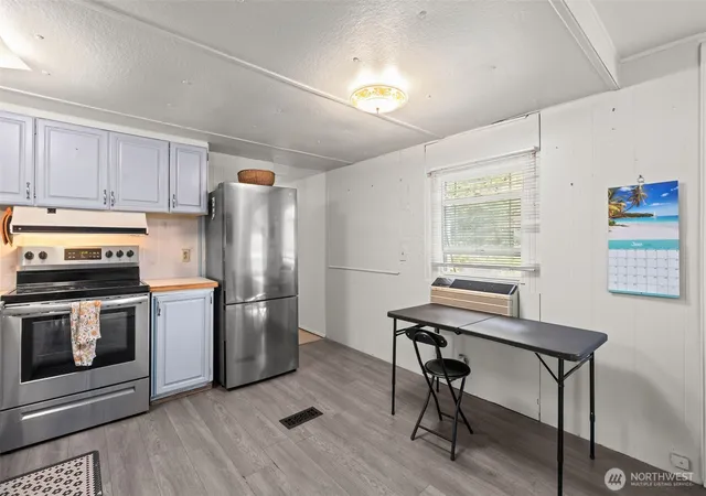 Photo 4 of Manufactured home for sale at 31813 21st Avenue SW #27, Federal Way, WA 98023 | MLS# NWM2588932 | Listing updated on 2026-09-30