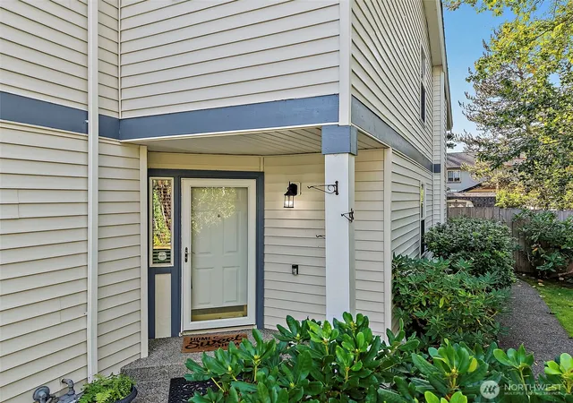Photo 3 of Townhouse for sale at 11502 Se 221st Place, Kent, WA 98031 | MLS# NWM2588939 | Listing updated on 2026-10-01