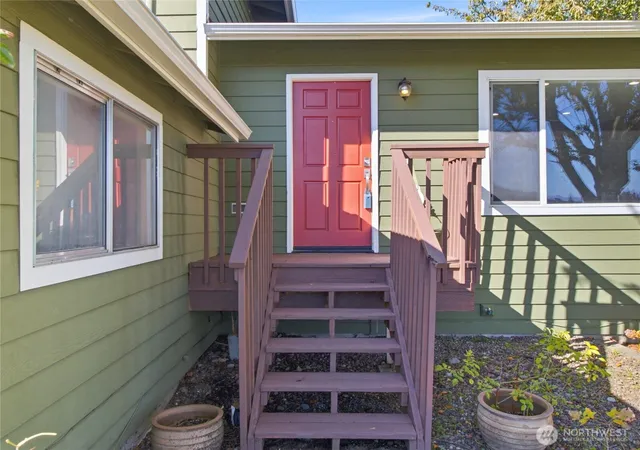 Photo 2 of Single family home for sale at 864 Natalie Pl, Enumclaw, WA 98022 | MLS# NWM2588944 | Listing updated on 2026-10-13
