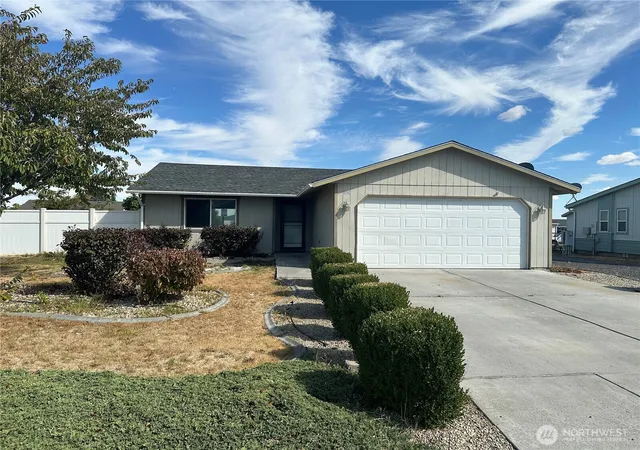 Photo 1 of Single family home for sale at 850 Se J St, Ephrata, WA 98823 | MLS# NWM2588950 | Listing updated on 2026-10-01
