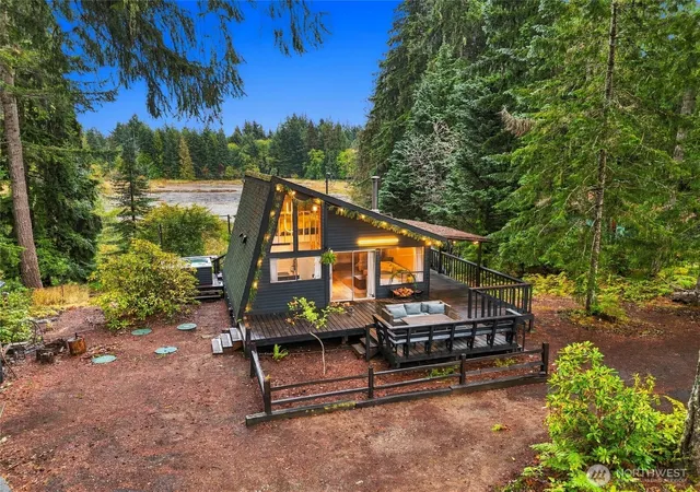 Photo 1 of Single family home for sale at 1500 E Timberlake Dr, Shelton, WA 98584 | MLS# NWM2588955 | Listing updated on 2026-10-02