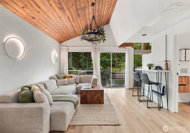 Photo 4 of Single family home for sale at 1500 E Timberlake Dr, Shelton, WA 98584 | MLS# NWM2588955 | Listing updated on 2026-10-02