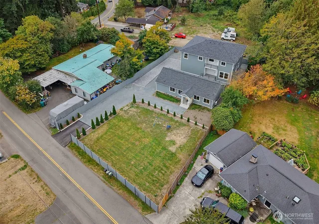 Photo 3 of Single family home for sale at 15724 King Pl #A, Lynnwood, WA 98087 | MLS# NWM2588959 | Listing updated on 2026-10-07