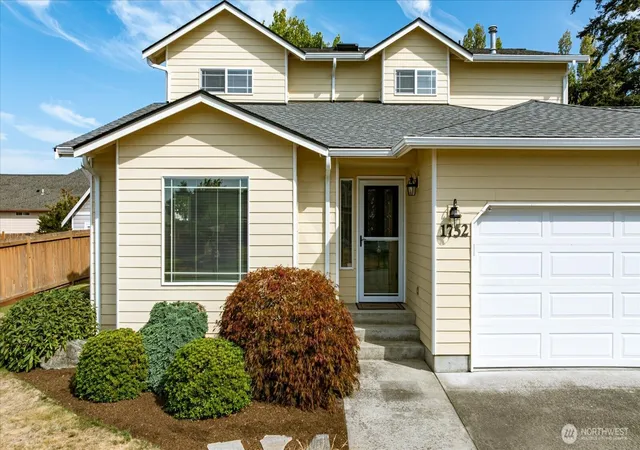 Photo 3 of Single family home for sale at 1752 Sw Rock Rose Dr, Oak Harbor, WA 98277 | MLS# NWM2588964 | Listing updated on 2026-10-19