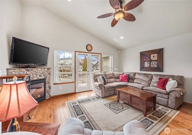 Photo 4 of Townhouse for sale at 222 Parkway Dr, Manson, WA 98831 | MLS# NWM2588975 | Listing updated on 2026-10-01