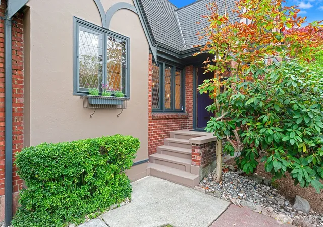 Photo 3 of Single family home for sale at 825 Nw 57th Street, Seattle, WA 98107 | MLS# NWM2588981 | Listing updated on 2026-10-01