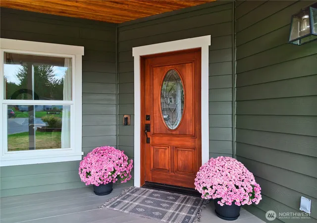 Photo 2 of Single family home for sale at 4316 Apache Dr, Mount Vernon, WA 98273 | MLS# NWM2588994 | Listing updated on 2026-10-01