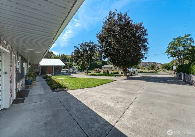 Photo 4 of Single family home for sale at 541 Arnold St, Waitsburg, WA 99361 | MLS# NWM2588998 | Listing updated on 2026-10-02