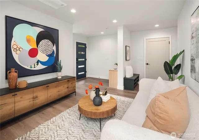 Photo 2 of Condo for sale at 116 29th Avenue E, Seattle, WA 98112 | MLS# NWM2589008 | Listing updated on 2026-10-01