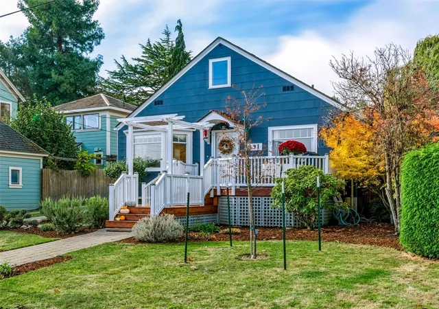 Single family home for sale at 831 Jackson St, Port Townsend, WA 98368 | MLS# NWM2589017