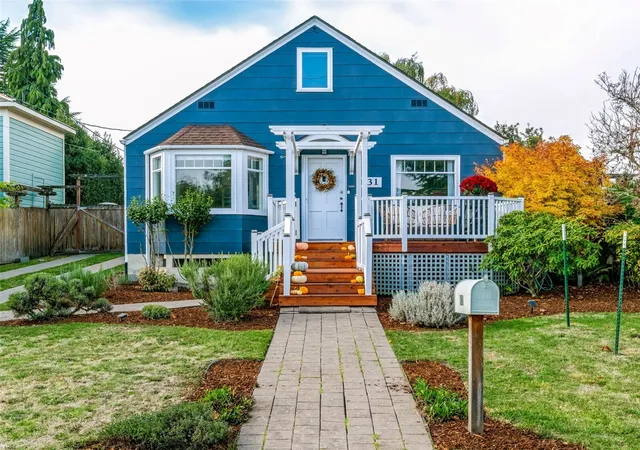 Photo 1 of Single family home for sale at 831 Jackson St, Port Townsend, WA 98368 | MLS# NWM2589017 | Listing updated on 2026-10-23