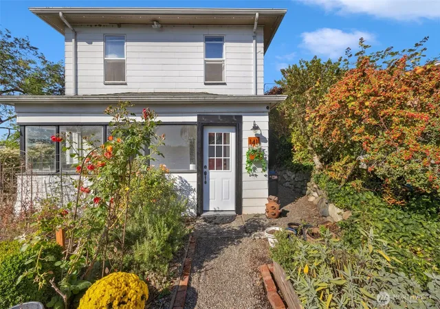 Photo 2 of Single family home for sale at 1411 Sunnyside Blvd, Lake Stevens, WA 98258 | MLS# NWM2589018 | Listing updated on 2026-10-02
