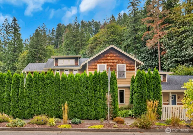 Photo 1 of Single family home for sale at 160 6th Avenue SE, Issaquah, WA 98027 | MLS# NWM2589021 | Listing updated on 2026-09-30