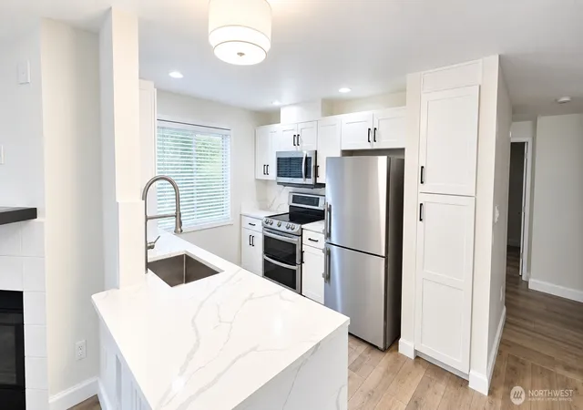 Photo 1 of Condo for sale at 6825 Se Cougar Mountain Way, Bellevue, WA 98006 | MLS# NWM2589029 | Listing updated on 2026-10-02