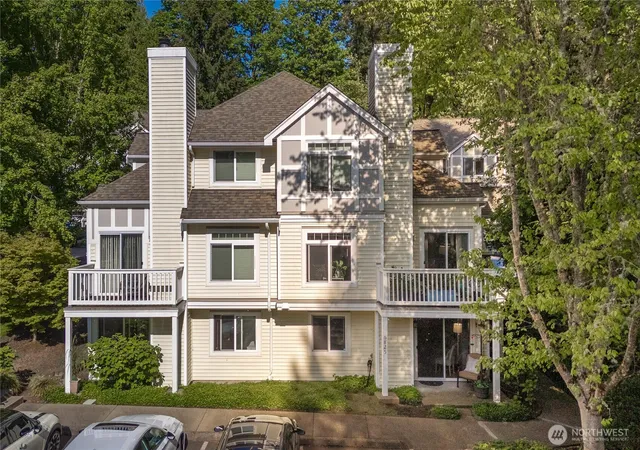 Photo 3 of Condo for sale at 6825 Se Cougar Mountain Way, Bellevue, WA 98006 | MLS# NWM2589029 | Listing updated on 2026-10-02