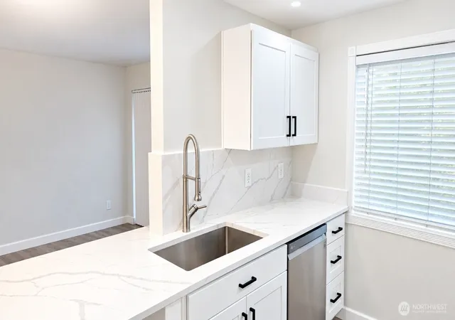 Photo 3 of Condo for sale at 6825 SE Cougar Mountain Way, Bellevue, WA 98006 | MLS# NWM2589029 | Listing updated on 2026-10-02