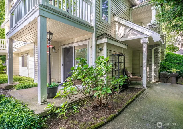 Photo 3 of Condo for sale at 6825 Se Cougar Mountain Way, Bellevue, WA 98006 | MLS# NWM2589029 | Listing updated on 2026-10-16