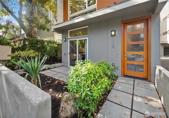 Photo 2 of Townhouse for sale at 1119 16th Avenue, Seattle, WA 98122 | MLS# NWM2589031 | Listing updated on 2026-10-01