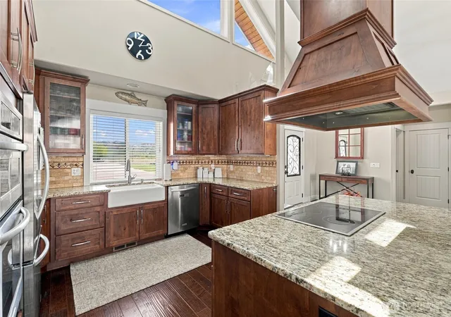 Photo 4 of Single family home for sale at 107 N Shore Dr, Orondo, WA 98843 | MLS# NWM2589044 | Listing updated on 2026-10-01