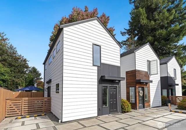 Condo for sale at 820 S B Rose St, Seattle, WA 98108 | MLS# NWM2589048