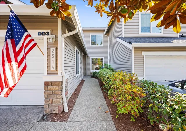 Photo 4 of Townhouse for sale at 2514 85th Drive NE #DD3, Lake Stevens, WA 98258 | MLS# NWM2589049 | Listing updated on 2026-10-02