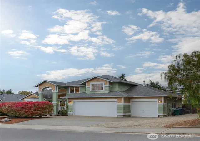 Photo 3 of Single family home for sale at 7922 Ne 125th Street, Kirkland, WA 98034 | MLS# NWM2589053 | Listing updated on 2026-10-01