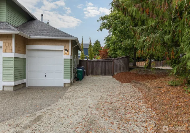 Photo 3 of Single family home for sale at 7922 NE 125th Street, Kirkland, WA 98034 | MLS# NWM2589053 | Listing updated on 2026-10-01