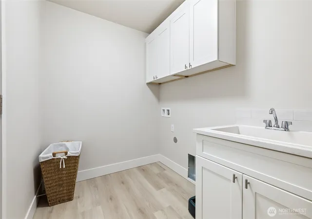 Photo 3 of Single family home for sale at 4208 W Sandy Ct, Moses Lake, WA 98837 | MLS# NWM2589059 | Listing updated on 2026-09-30