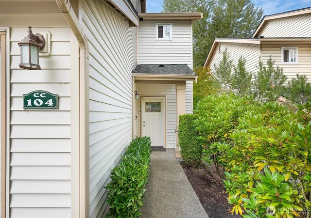 Photo 2 of Townhouse for sale at 4811 Shattuck Pl S #CC104, Renton, WA 98055 | MLS# NWM2589062 | Listing updated on 2026-10-02