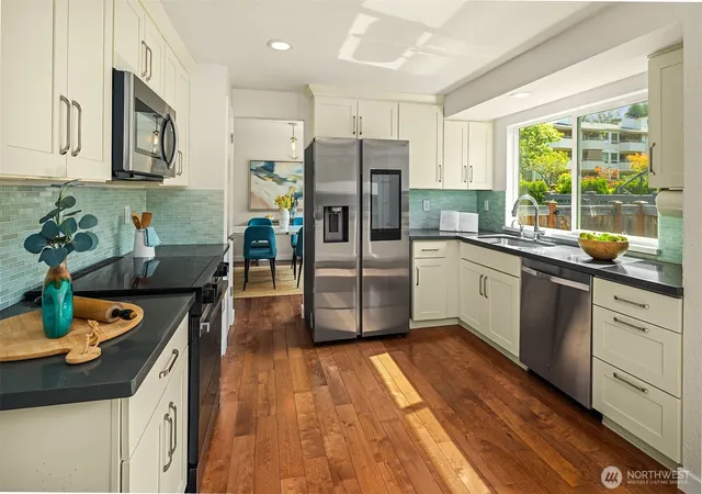 Photo 3 of Single family home for sale at 308 Fir Pl, Edmonds, WA 98020 | MLS# NWM2589066 | Listing updated on 2026-10-02