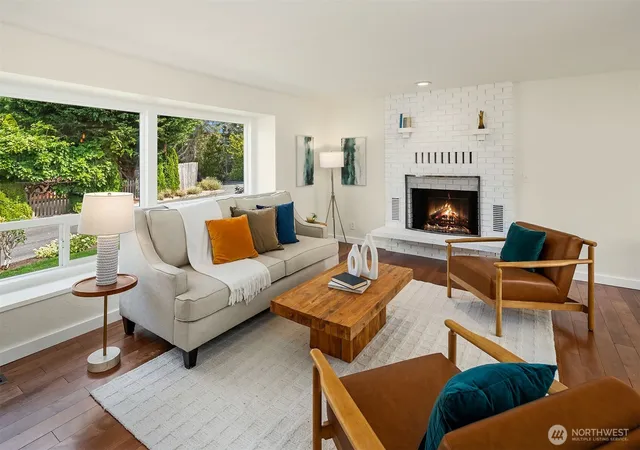 Photo 4 of Single family home for sale at 308 Fir Pl, Edmonds, WA 98020 | MLS# NWM2589066 | Listing updated on 2026-10-02