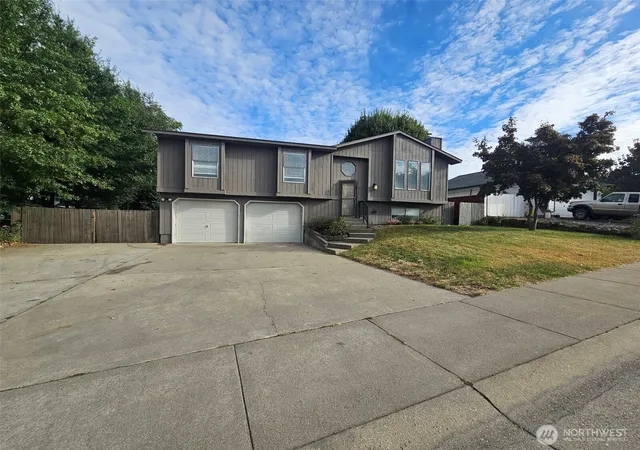 Photo 1 of Single family home for sale at 611 Marcie Ct, East Wenatchee, WA 98802 | MLS# NWM2589085 | Listing updated on 2026-10-02