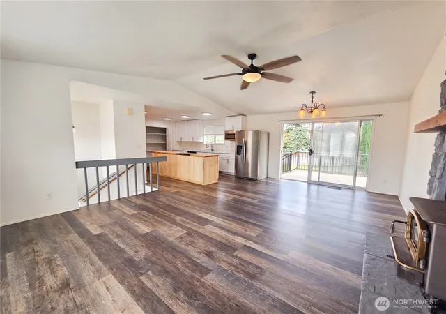Photo 3 of Single family home for sale at 611 Marcie Ct, East Wenatchee, WA 98802 | MLS# NWM2589085 | Listing updated on 2026-10-02