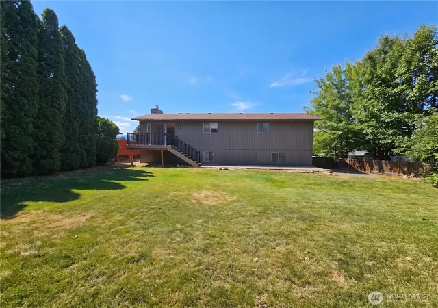 Photo 4 of Single family home for sale at 611 Marcie Ct, East Wenatchee, WA 98802 | MLS# NWM2589085 | Listing updated on 2026-10-02