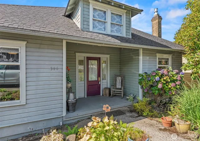Photo 1 of Single family home for sale at 380 Columbia St, Cathlamet, WA 98612 | MLS# NWM2589089 | Listing updated on 2026-10-01