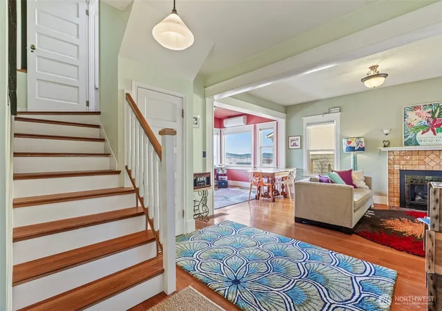 Photo 3 of Single family home for sale at 380 Columbia St, Cathlamet, WA 98612 | MLS# NWM2589089 | Listing updated on 2026-10-01