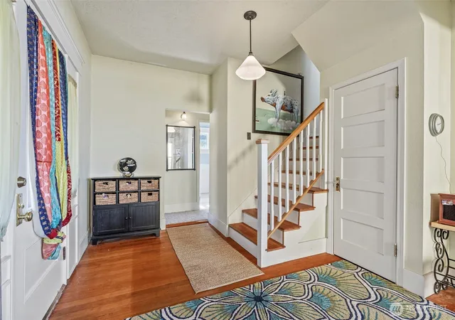 Photo 4 of Single family home for sale at 380 Columbia St, Cathlamet, WA 98612 | MLS# NWM2589089 | Listing updated on 2026-10-01