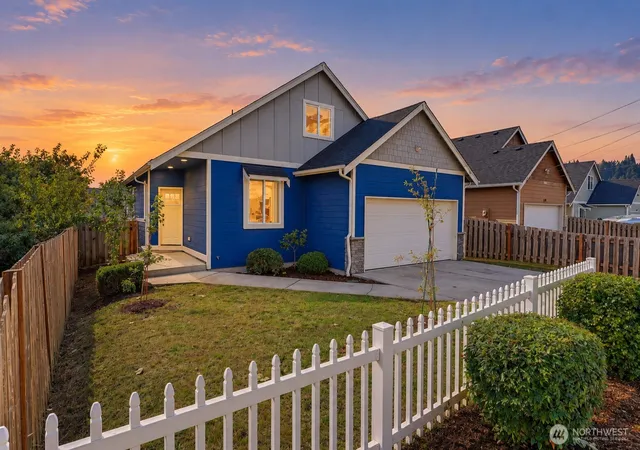 Single family home for sale at 408 1st Avenue N, Algona, WA 98001 | MLS# NWM2589090