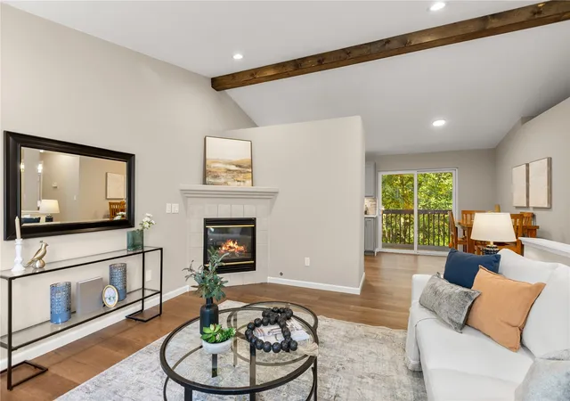 Photo 2 of Single family home for sale at 1522 49th Place SW, Everett, WA 98203 | MLS# NWM2589092 | Listing updated on 2026-10-23