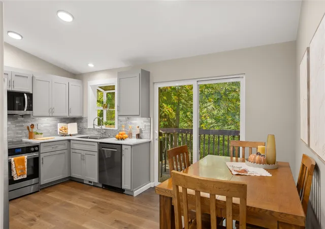 Photo 4 of Single family home for sale at 1522 49th Place SW, Everett, WA 98203 | MLS# NWM2589092 | Listing updated on 2026-10-23