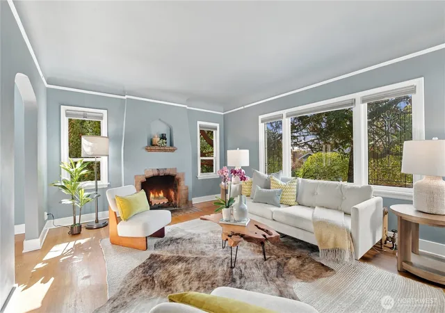 Photo 3 of Single family home for sale at 3910 Woodlawn Ave N, Seattle, WA 98103 | MLS# NWM2589100 | Listing updated on 2026-10-01