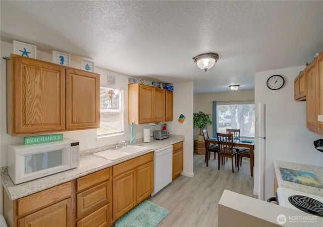 Photo 4 of Manufactured home for sale at 201 12 Street NE, Long Beach, WA 98631 | MLS# NWM2589103 | Listing updated on 2026-10-01