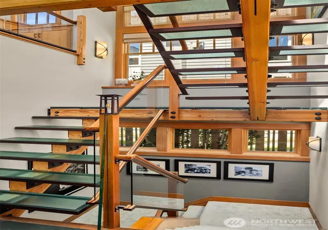 Photo 3 of Single family home for sale at 421 2nd Street W, Kirkland, WA 98033 | MLS# NWM2589117 | Listing updated on 2026-09-30