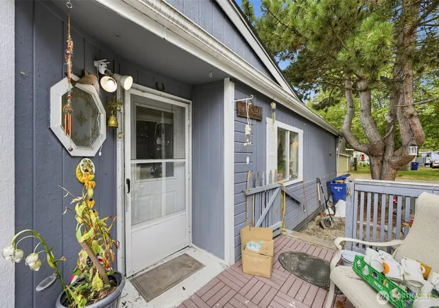 Photo 3 of Manufactured home for sale at 3225 M St Se #124, Auburn, WA 98002 | MLS# NWM2589120 | Listing updated on 2026-09-30