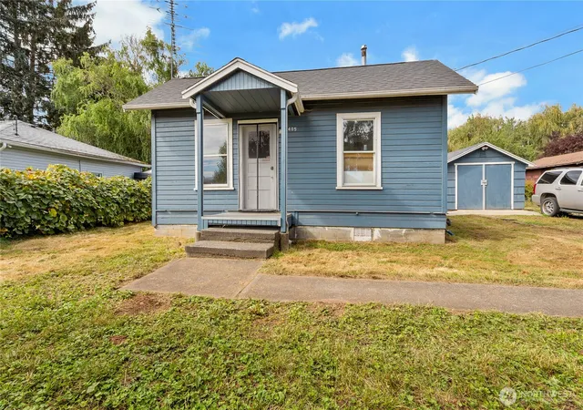 Single family home for sale at 405 Tacoma Blvd, Algona, WA 98001 | MLS# NWM2589124